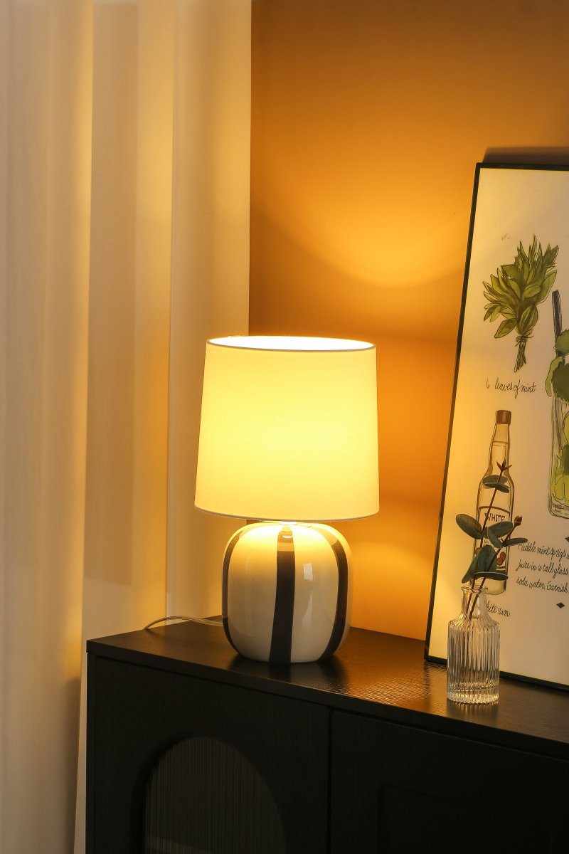 Pholca 38cm Blanco/gris lámpara de mesa De Nordic Lighting - La l&aacute;mpara incluye un cable transparente de 1,8 m de largo, un interruptor y un enchufe.