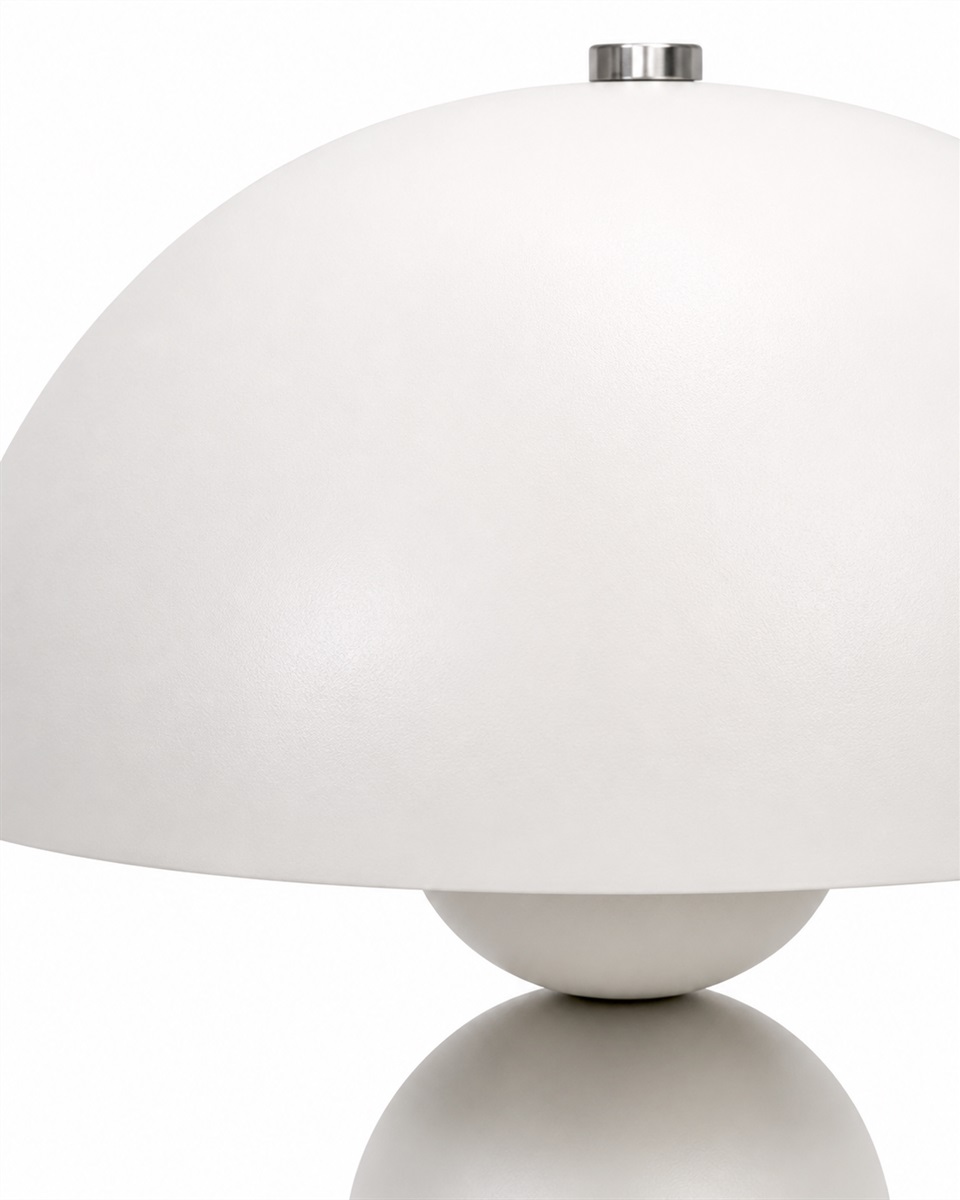Capello 35cm Blanco lámpara de mesa De Nordic Lighting - El detalle cromado decorativo en la parte superior le da un toque elegante y la convierte en un punto focal en dormitorios, salones y pasillos.