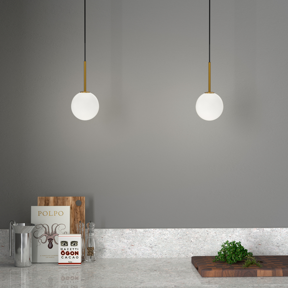 Ballon Ø14 Latón/oro Lámpas de techo De Herstal - Placera Ballon pendel i ditt vardagsrum som ett kluster eller k&ouml;k f&ouml;r att ge ditt hem en trendig, ungdomlig atmosf&auml;r och en str&aring;lande personlighet eller varf&ouml;r inte &ouml;ver nattduksbordet!