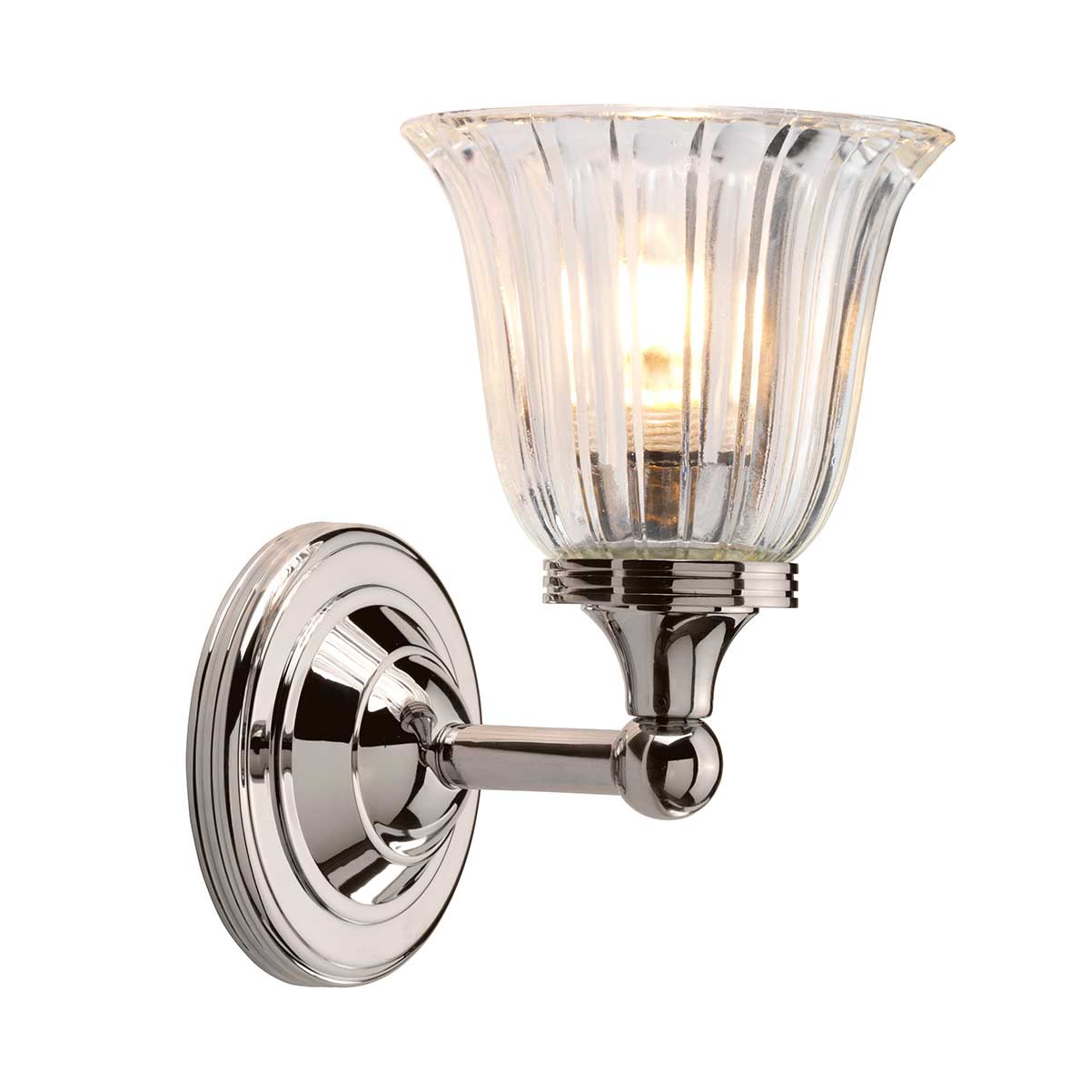 Austen Ø14 níquel pulido lámpara de baño De Elstead Lighting - La lámpara tiene un acabado de níquel pulido y una elegante pantalla de cristal que le da un aspecto atemporal.