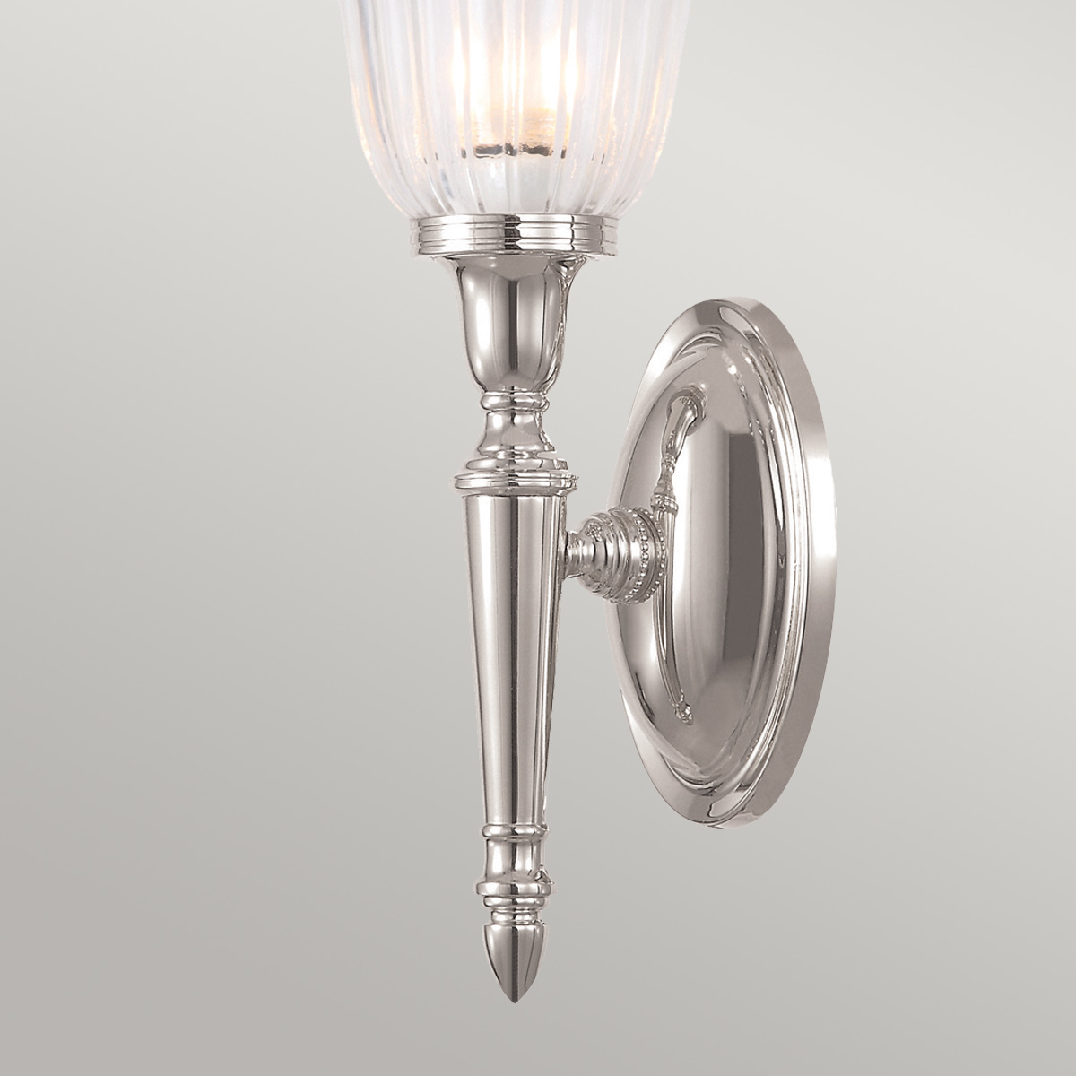 Dryden 33cm níquel pulido lámpara de baño De Elstead Lighting - La lámpara de pared Dryden es una lámpara clásica y elegante fabricada con materiales de latón de alta calidad que garantizan muchos años de uso confiable.