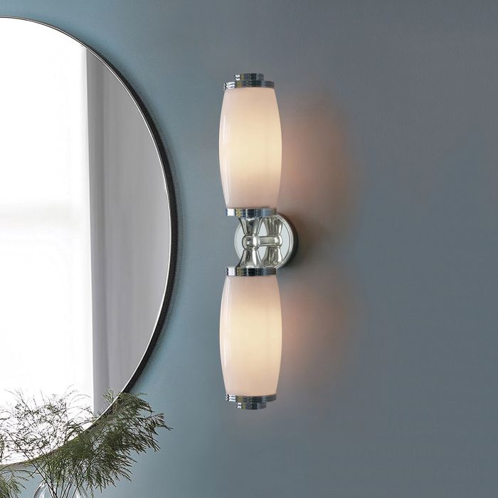 Eliot 47cm Cromo pulido lámpara de baño De Elstead Lighting - Este aplique de ba&ntilde;o de dise&ntilde;o cl&aacute;sico est&aacute; fabricado con los m&aacute;s altos est&aacute;ndares de calidad y es especialmente duradero gracias a su robusta construcci&oacute;n de lat&oacute;n.