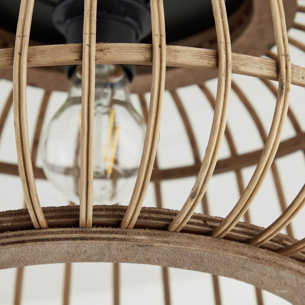 Nikka Ø40 Naturaleza plafón De Brilliant - Nikka es una hermosa l&aacute;mpara de techo con pantalla de rat&aacute;n natural que crea una atm&oacute;sfera c&aacute;lida y armoniosa y una distribuci&oacute;n de la luz.