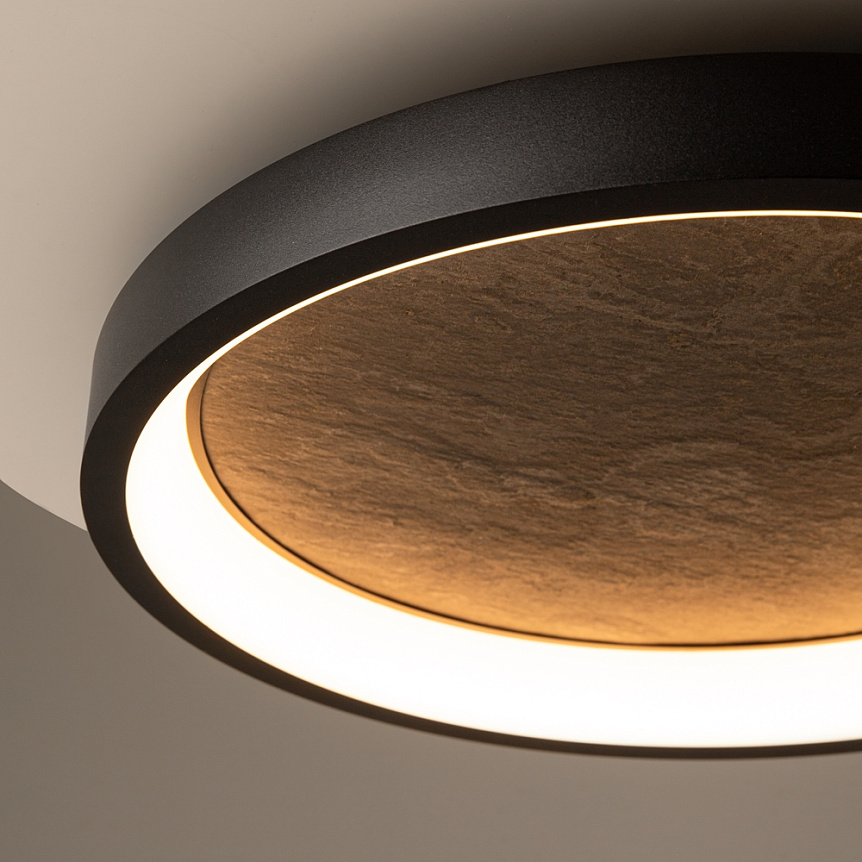 Orign Ø60 Negro plafón De Maytoni - Orign es una l&aacute;mpara de techo de metal con una elegante imitaci&oacute;n de piedra en el centro, creando una impresi&oacute;n natural y exclusiva.
