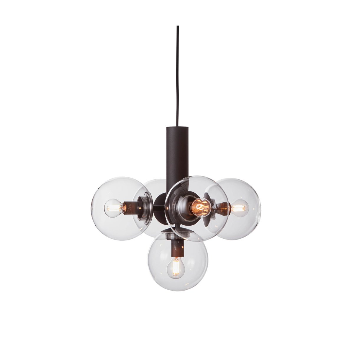 Avenue Ø43 Negro Lámpas de techo De CO Bankeryd - Avenue se adapta encima de la mesa del comedor, donde difunde una hermosa luz, o encima de la mesa de café para agregar estilo a la sala de estar.