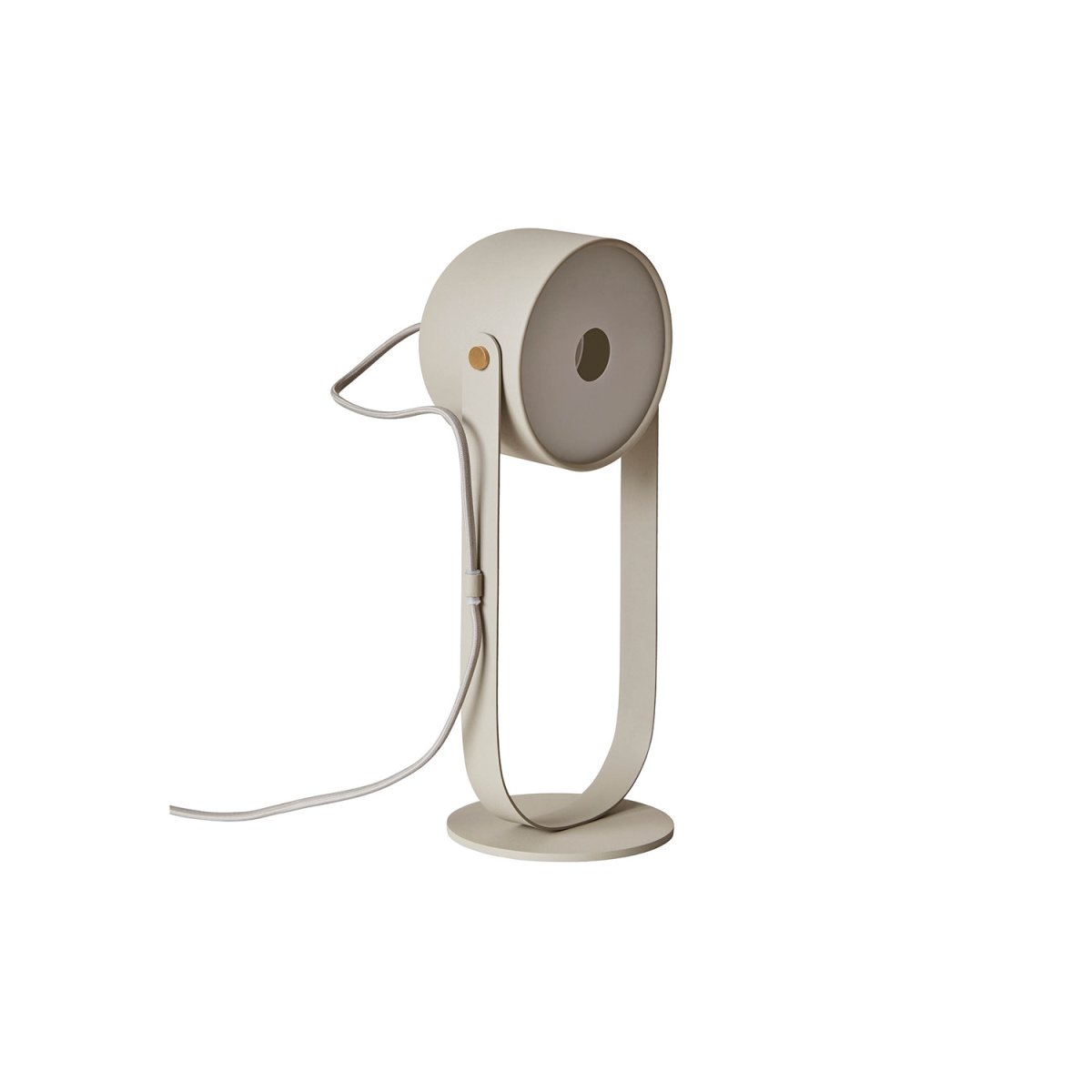 Svejk 36cm Beige lámpara de mesa De CO Bankeryd - La lámpara de mesa Svejk tiene una luz suave y sirve tanto como lámpara de lectura como detalle decorativo de decoración.