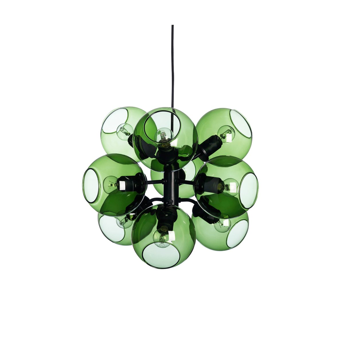 Tage 50 Ø45 Verde Lámpas de techo De CO Bankeryd - La lámpara es adecuada para colgarla más arriba en el techo del salón, en el dormitorio para una iluminación general suave o encima de la mesa del comedor, donde adquiere un papel destacado y se convierte en un llamativo elemento expresivo.