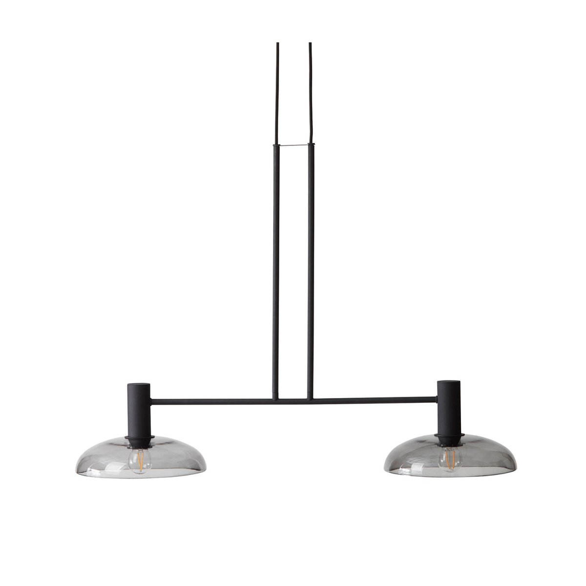 Ufo Long 80cm Negro Lámpas de techo De CO Bankeryd - La l&aacute;mpara ocupa suficiente espacio y difunde una hermosa luz sobre la mesa rectangular del comedor o sobre la mesa de caf&eacute; de la sala de estar.