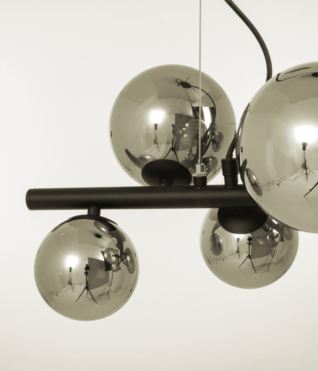 Molekyl 58cm Gris humo Lámpas de techo De Aneta Lighting - Moderna y elegante lámpara de techo de MOLEKYL fabricada en metal lacado en negro con 7 pantallas de cristal ahumado en dos colores.