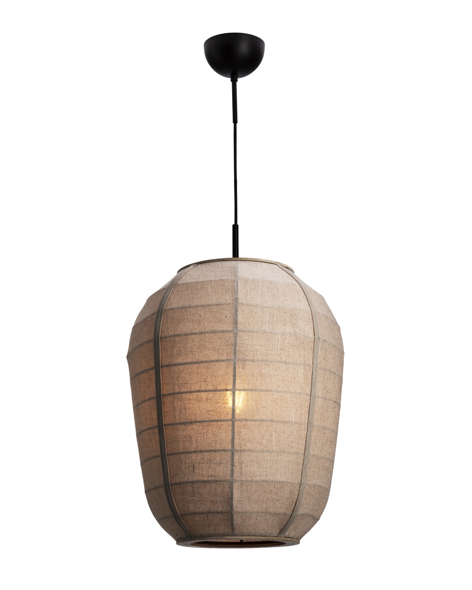 Delino Ø40 Beige Lámpas de techo De By Rydéns - La estructura de madera de fresno y los detalles decorativos de rat&aacute;n le dan un aspecto c&aacute;lido y armonioso.