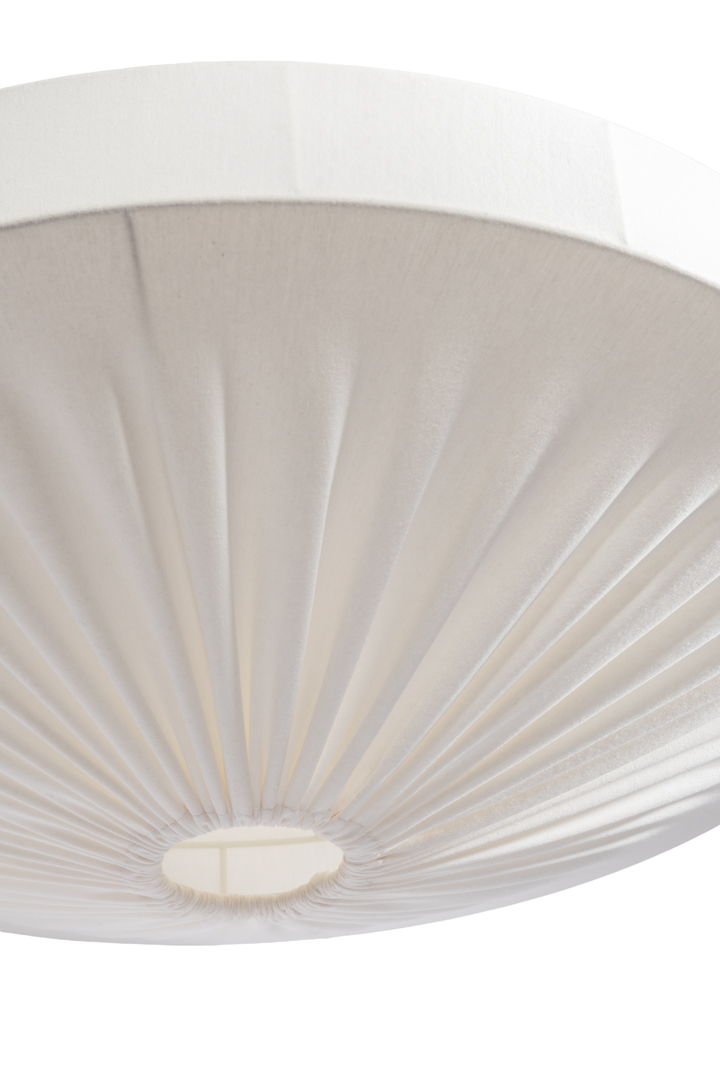 Alba Pantalla S/Colgante Ø58 Blanco Lámpas de techo De Alde & Lind - Alba es una pantalla de lámpara suave y decorativa con estructura metálica y tejido de punto elástico blanco.