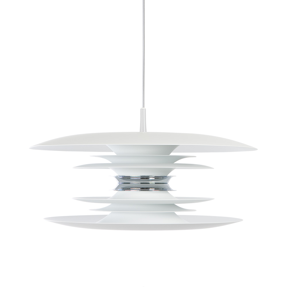 Diablo Ø50 Blanco/cromo Lámpas de techo De Belid - La l&aacute;mpara colgante Diablo pertenece a la exclusiva familia Diablo, dise&ntilde;ada por Joakim Fihn y tambi&eacute;n est&aacute; disponible como l&aacute;mpara de pie, de mesa y de pared.