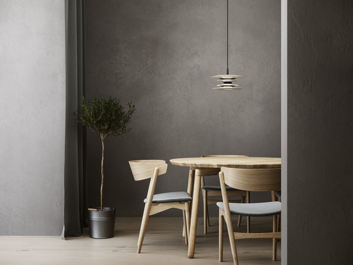 Diablo Ø30 Arena/bronce Lámpas de techo De Belid - La l&aacute;mpara colgante Diablo pertenece a la exclusiva familia Diablo, dise&ntilde;ada por Joakim Fihn y tambi&eacute;n est&aacute; disponible como l&aacute;mpara de pie, de mesa y de pared.