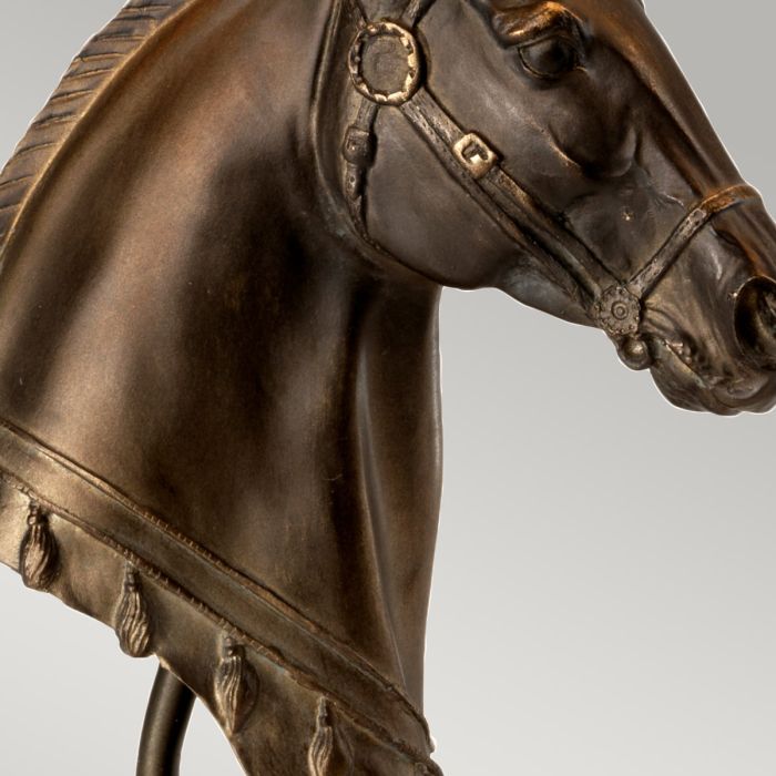 Eclipse 38cm Bronce lámpara de mesa De Elstead Lighting - La base presenta un detallado busto de caballo con pátina de bronce, que le confiere un aspecto exclusivo y atemporal.
