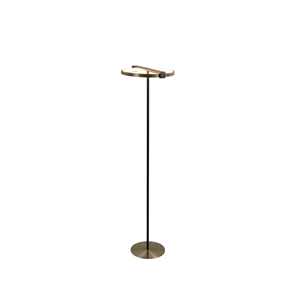 Aerial Latón/negro lámpara de pie De Searchlight - Aerial es una elegante y moderna l&aacute;mpara de pie con elegantes contrastes en lat&oacute;n satinado y metal negro.