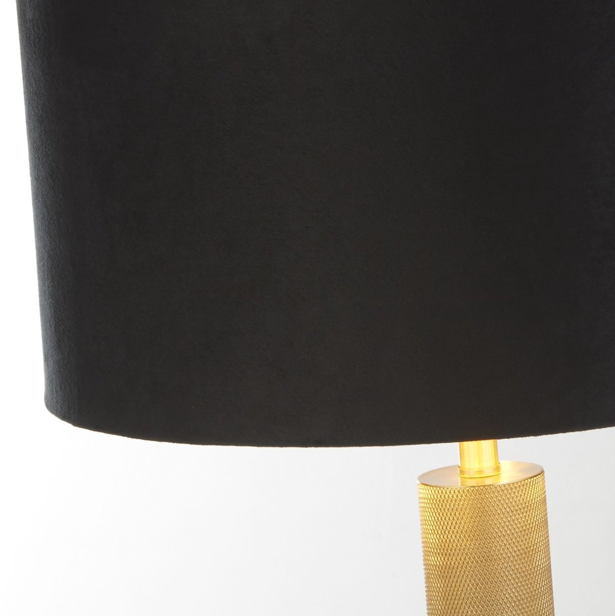 London 63cm Verde lámpara de mesa De Searchlight - El dise&ntilde;o moderno y elegante de la l&aacute;mpara la convierte en el complemento perfecto para quienes buscan un detalle llamativo pero discreto en su interior.