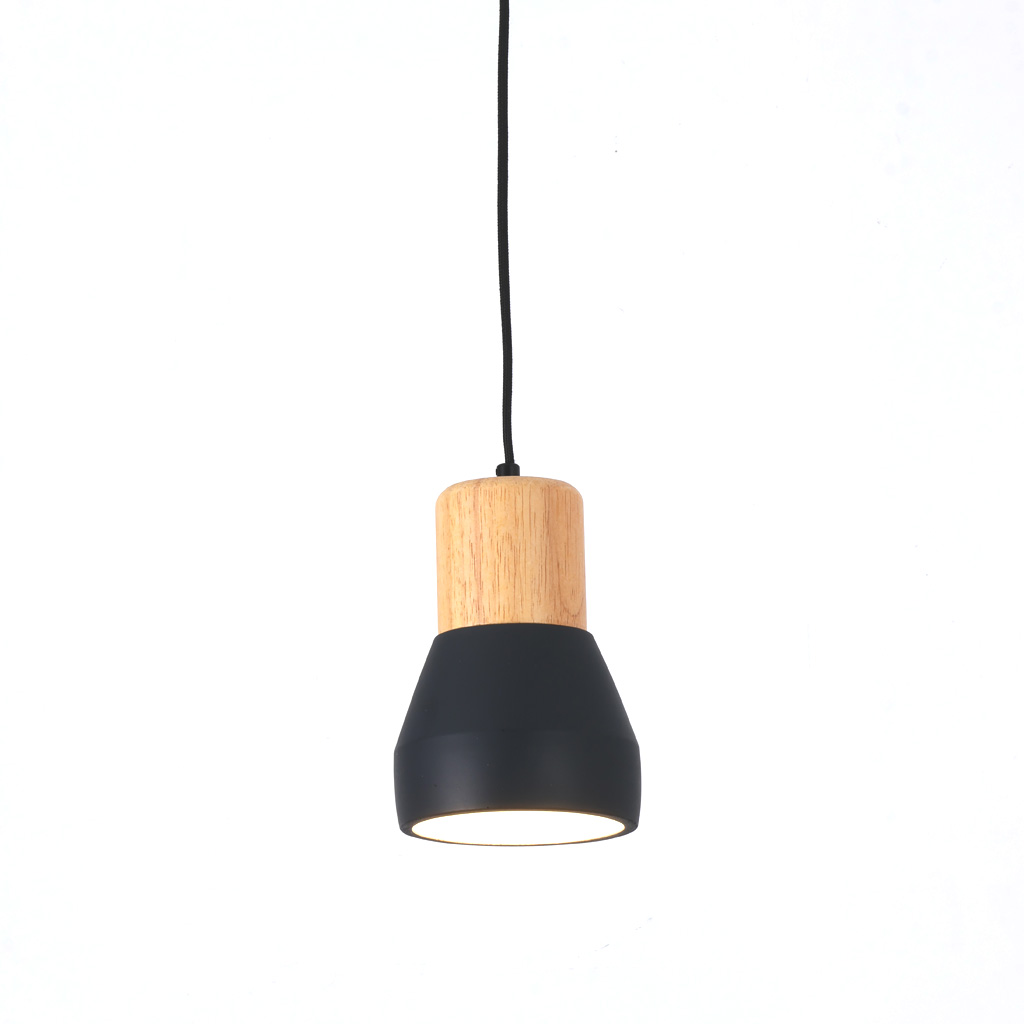 Pepe Ø13 Negro lámpara de ventana De Nordic Lighting - La combinaci&oacute;n de madera y hormig&oacute;n le confiere un aspecto robusto a la vez que c&aacute;lido, mientras que el acabado negro mate le aporta un toque sereno y actual.