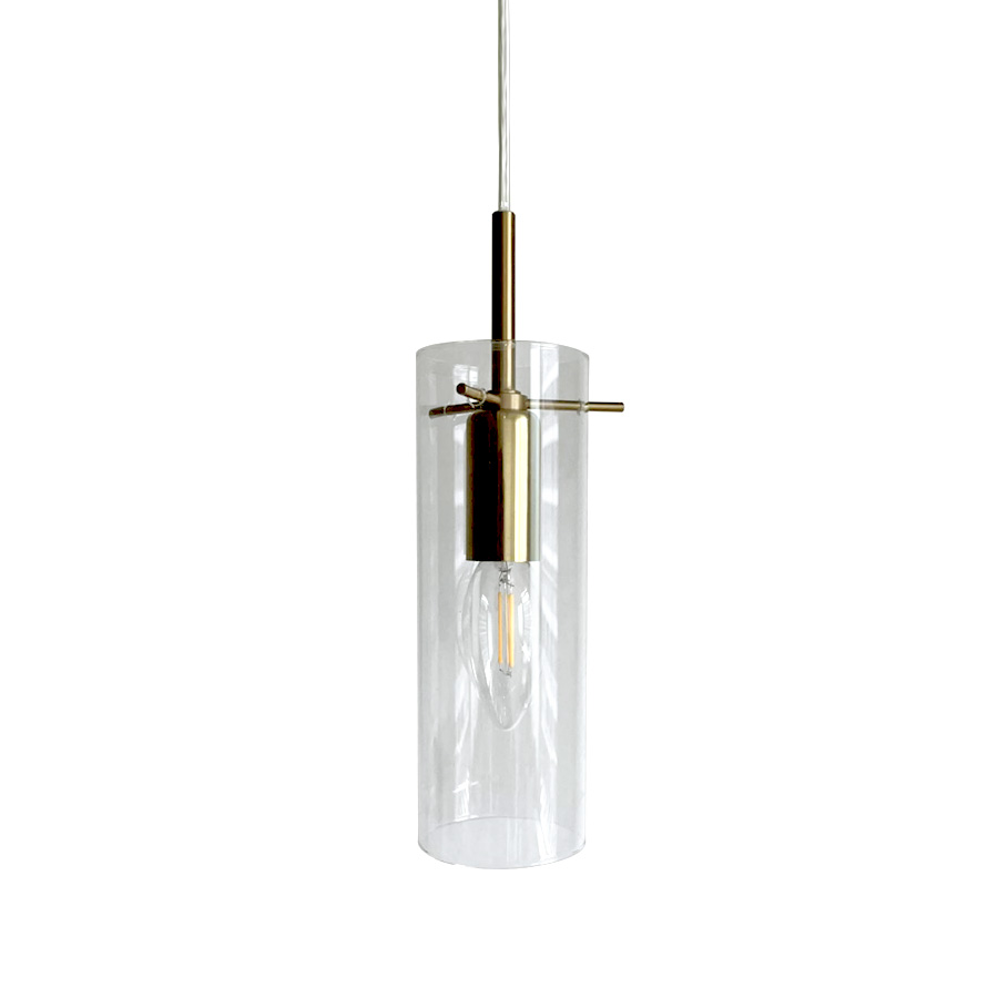 Cilinda Ø7 Latón/transparente lámpara de ventana De Nordic Lighting - El cristal transparente garantiza una hermosa distribuci&oacute;n de la luz y, en combinaci&oacute;n con los detalles de lat&oacute;n, se convierte en un elegante detalle interior.