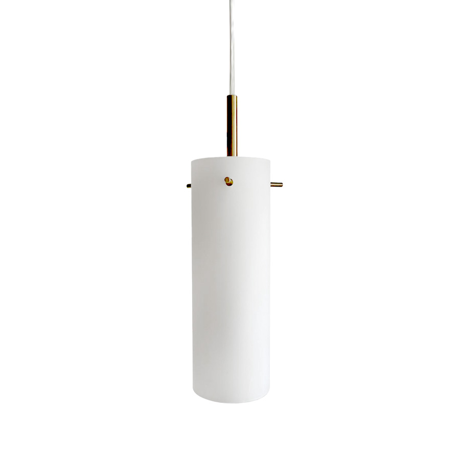 Imagen ampliada de Tubo Ø7 Latón cepillado lámpara de ventana De Lampan - Esta versi&oacute;n mide 15 cm de largo y presenta una pantalla de cristal opalino con detalles decorativos en oro mate.