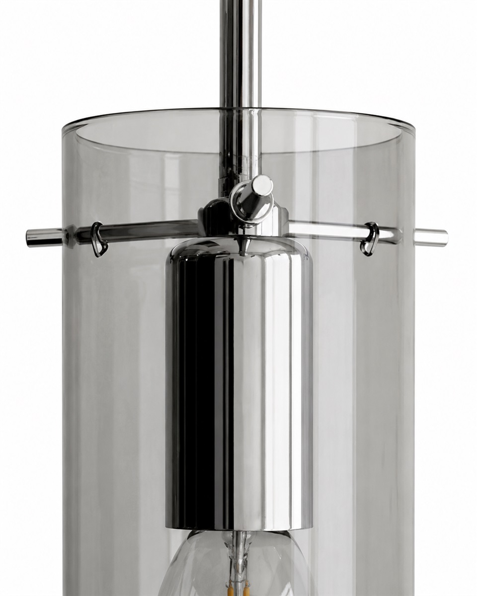 Cilinda Ø7 Cromado/ahumado lámpara de ventana De Nordic Lighting - El cristal ahumado garantiza una hermosa distribuci&oacute;n de la luz y, en combinaci&oacute;n con los detalles cromados, se convierte en un elegante detalle interior.