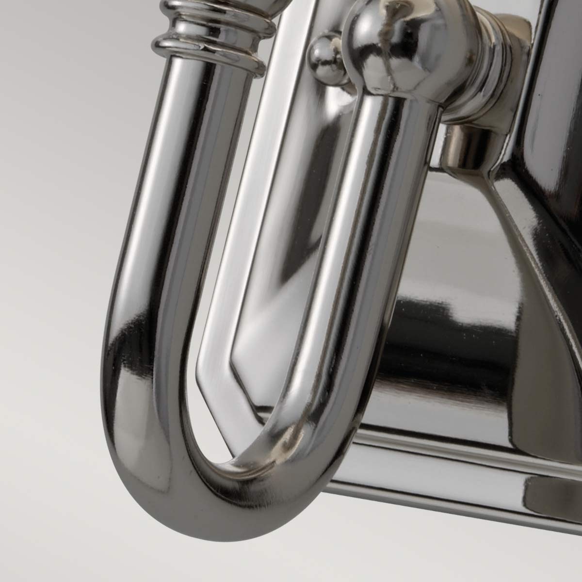 Concord 26cm Cromo lámpara de baño De Elstead Lighting - Está hecho de acero y vidrio de alta calidad y presenta un elegante acabado cromado que le da una sensación de lujo.