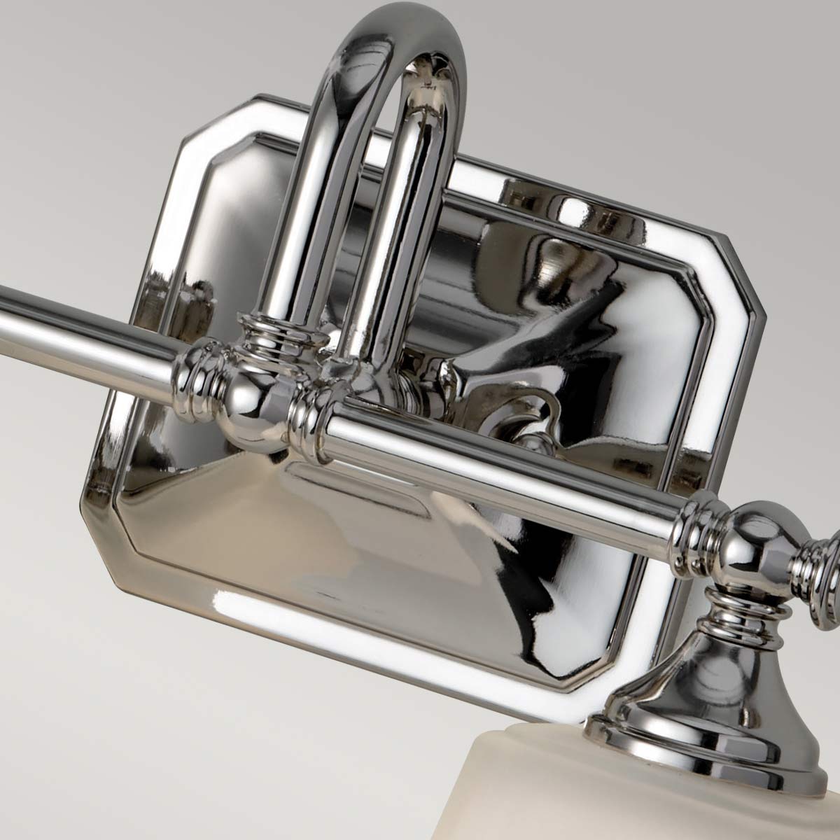 Concord 36cm Cromo lámpara de baño De Elstead Lighting - Está hecho de acero y vidrio de alta calidad y presenta un elegante acabado cromado que le da una sensación de lujo.