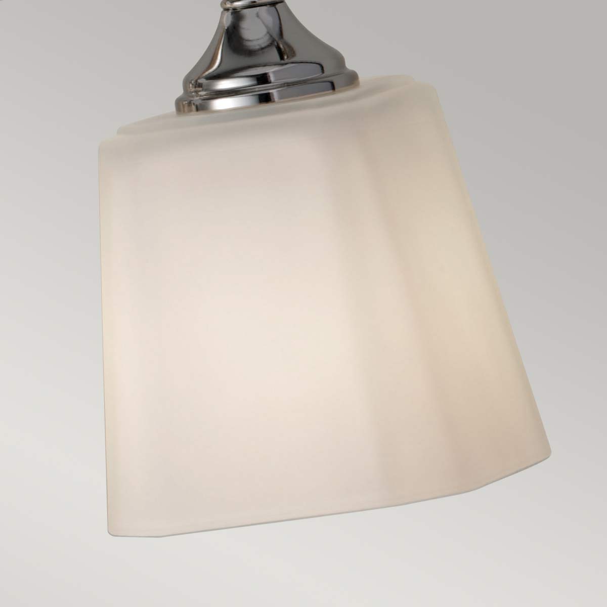 Concord 76cm Cromo lámpara de baño De Elstead Lighting - Está hecho de acero y vidrio de alta calidad y presenta un elegante acabado cromado que le da una sensación de lujo.