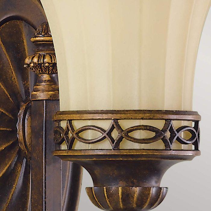 Drawing Room 25cm Bronce lámpara de pared De Elstead Lighting - Ljusk&auml;llan omfamnas av det dekorativa glaset som bidrar med en fin och harmonisk ljusspridning i rummet.