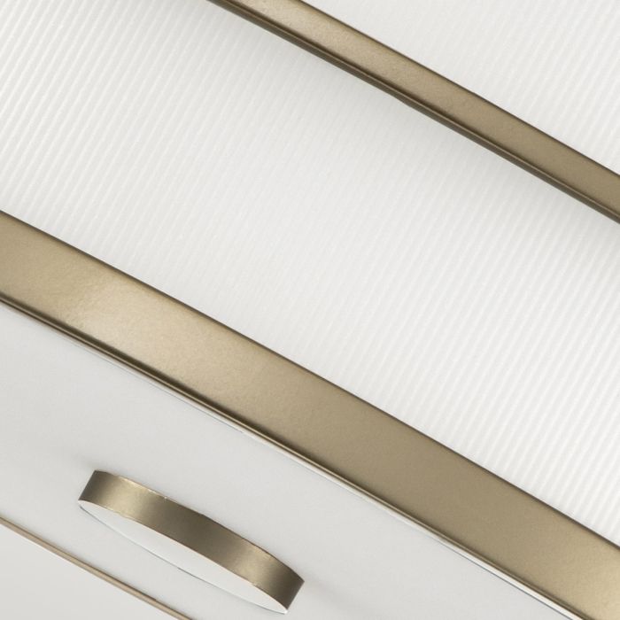Fusion Ø34 Latón plafón De Elstead Lighting - El marco est&aacute; equipado con cristal opalino acanalado en los laterales y una c&uacute;pula de cristal en la parte inferior como difusor, creando un fascinante efecto de iluminaci&oacute;n.
