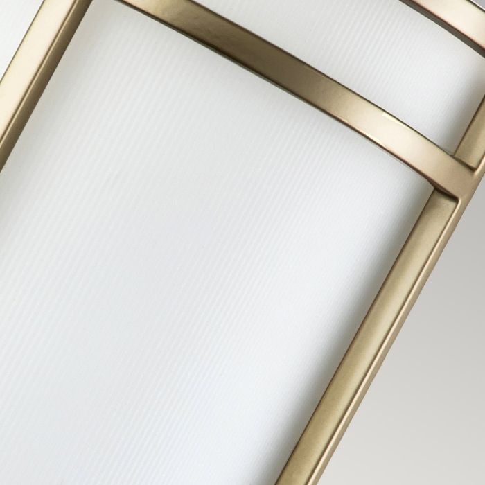 Fusion 38cm Latón lámpara de pared De Elstead Lighting - La l&aacute;mpara cuenta con una placa de pared decorativa y una serie de varillas exteriores que sostienen un marco cil&iacute;ndrico.