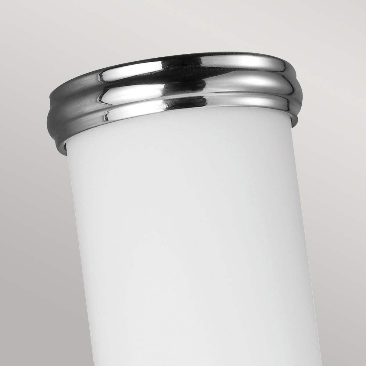 Payne 37cm Cromo pulido lámpara de baño De Elstead Lighting - La lámpara de pared Payne en cromo pulido combina un diseño limpio y moderno con un toque de estilo Tudor inglés.