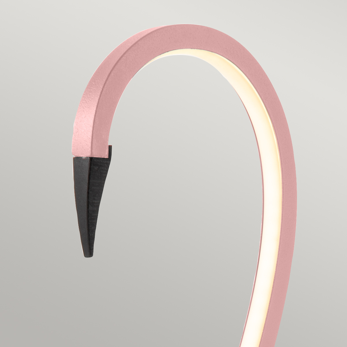 Flamingo 50cm Rosa lámpara de mesa De Elstead Lighting - Flamingo &auml;r en konstn&auml;rlig och elegant bordslampa som kombinerar modern design med skulptural estetik.