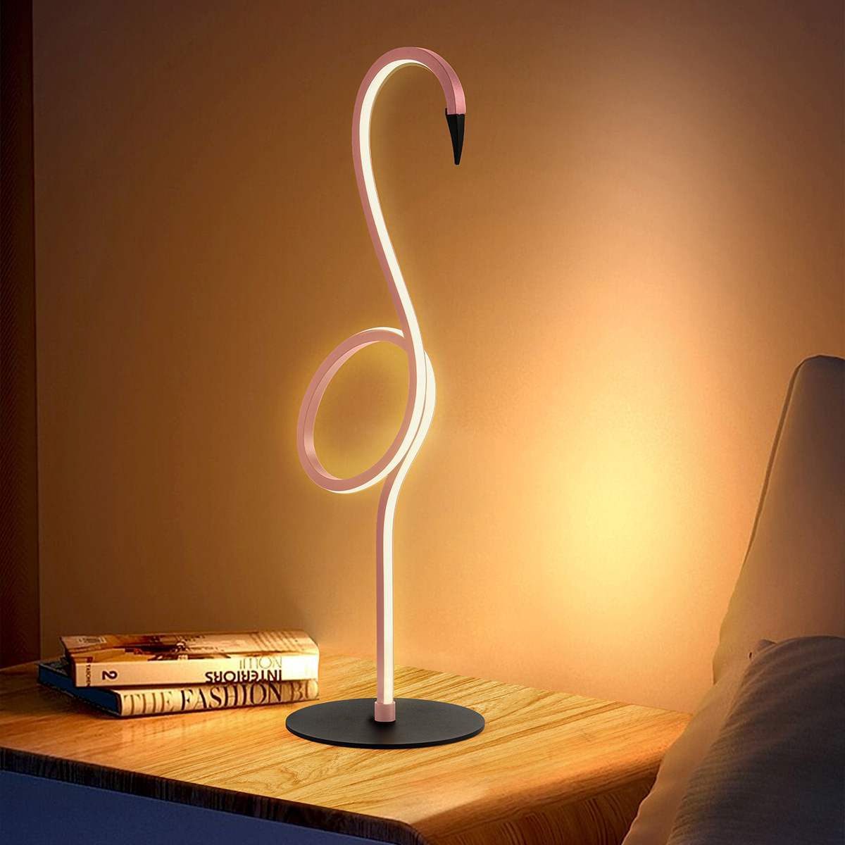 Flamingo 50cm Rosa lámpara de mesa De Elstead Lighting - Flamingo &auml;r en konstn&auml;rlig och elegant bordslampa som kombinerar modern design med skulptural estetik.