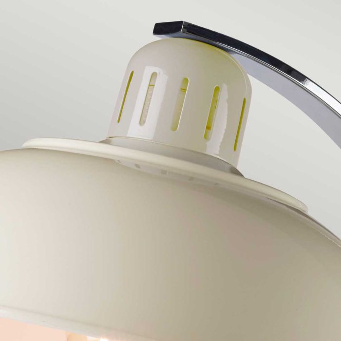 Franklin 46cm Blanco cremoso lámpara de mesa De Elstead Lighting - Bordslampan Franklin har en elegant b&ouml;jd arm i polerad krom samt en spunnen metallsk&auml;rm och bas i blank gr&aring; finish.