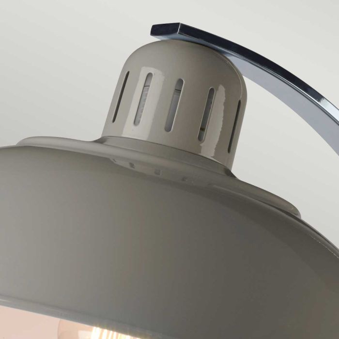 Franklin 46cm Gris lámpara de mesa De Elstead Lighting - Bordslampan Franklin har en elegant b&ouml;jd arm i polerad krom samt en spunnen metallsk&auml;rm och bas i blank gr&aring; finish.