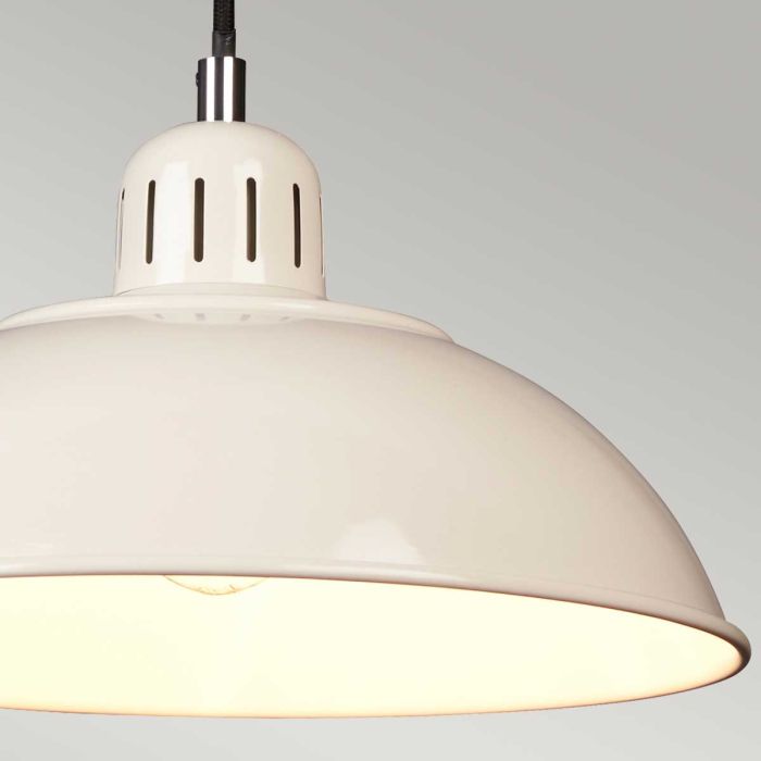 Franklin Ø30 Blanco cremoso Lámpas de techo De Elstead Lighting - Den vita insidan av sk&auml;rmen ger en klar och bra ljusspridning.