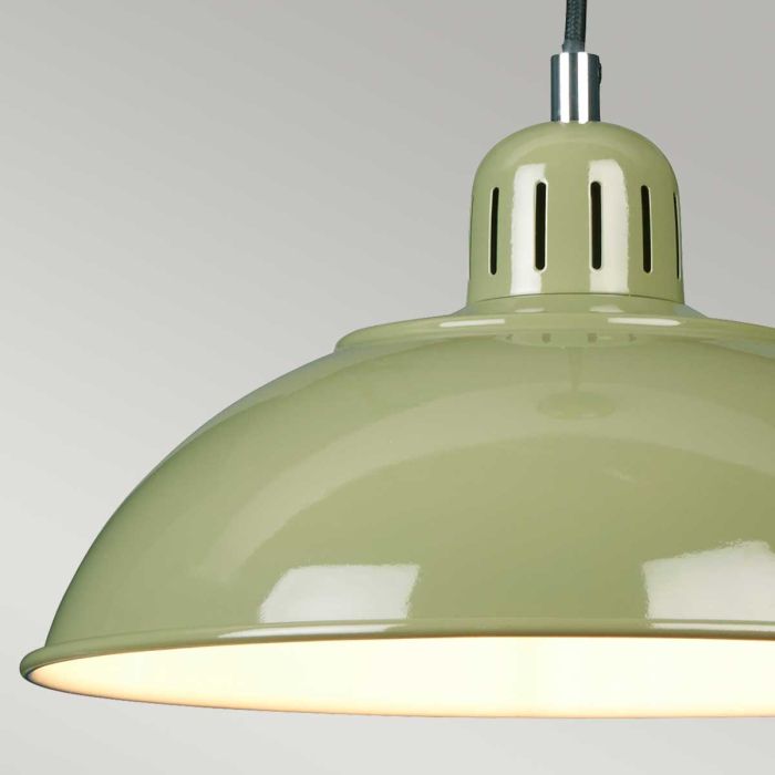 Franklin Ø30 Verde Lámpas de techo De Elstead Lighting - Den vita insidan av sk&auml;rmen ger en klar och bra ljusspridning.