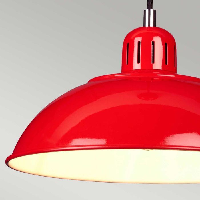 Franklin Ø30 ROJO Lámpas de techo De Elstead Lighting - Den vita insidan av sk&auml;rmen ger en klar och bra ljusspridning.