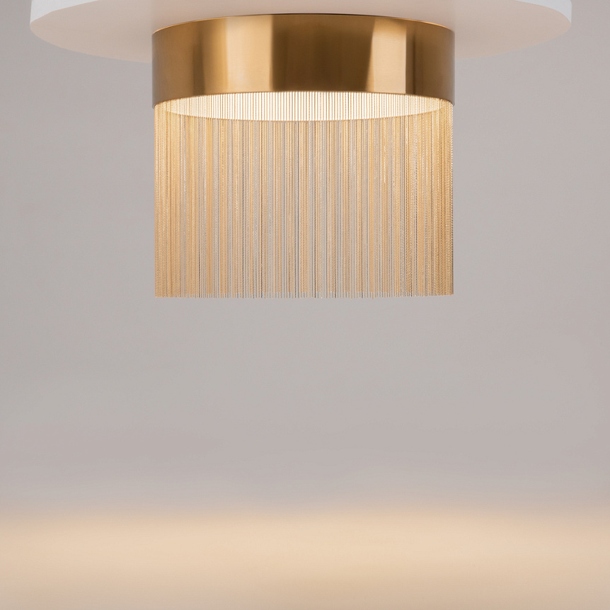 Imaginary Ø35 Oro plafón De Maytoni - Imaginary es una elegante l&aacute;mpara de techo de metal con un lujoso acabado dorado y detalles de cadena decorativa que crean una impresi&oacute;n suave y exclusiva.