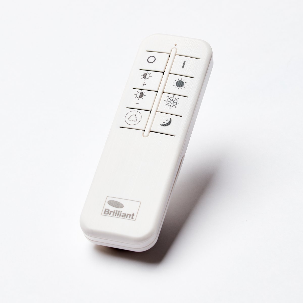 Burlie Ø40 Blanco plafón De Brilliant - El panel LED integrado emite una luz brillante de 2400 lm, que se puede atenuar en tres niveles con el control remoto incluido.