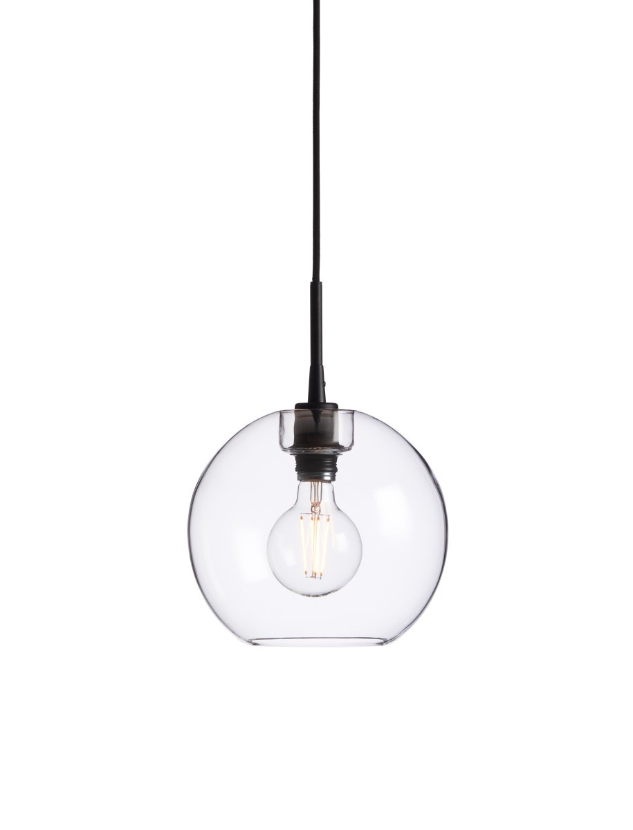 Imagen ampliada de Gloria Ø26 Transparente/negro Lámpas de techo De Belid - Gracias a su hermoso flujo de luz, Gloria se convierte en el centro de atenci&oacute;n de la habitaci&oacute;n, ideal para colocarla sobre la mesa del comedor, en la sala de estar o como un detalle de lujo en el pasillo.