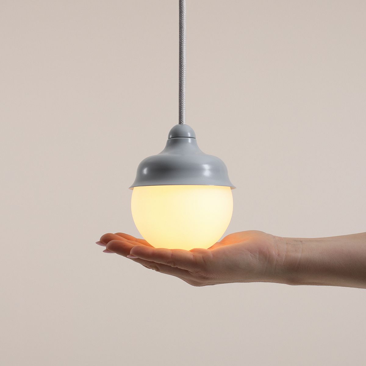 Wave Ø17 Azul Lámpas de techo De Artera - Evoca armon&iacute;a y, junto con una buena iluminaci&oacute;n, se convierte en un elegante detalle de decoraci&oacute;n en el hogar.