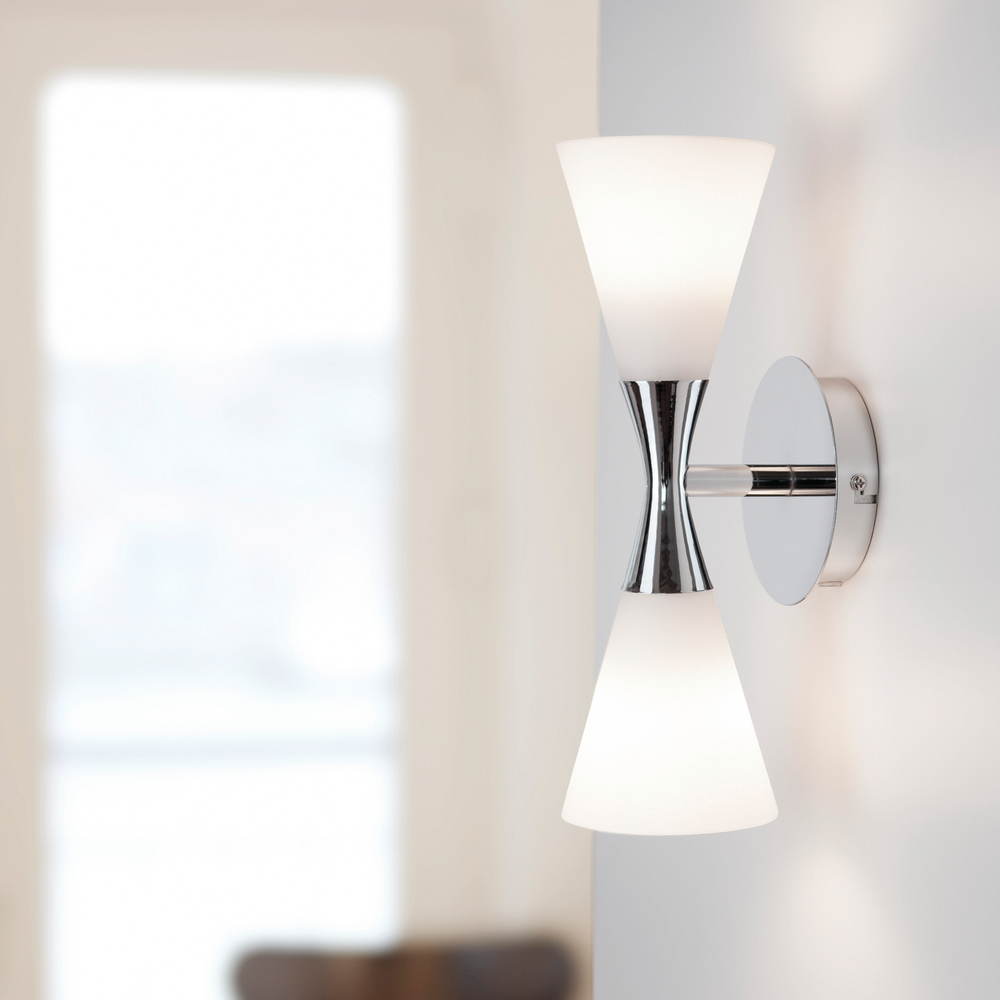 Harlekin duo Cromo lámpara de pared De Herstal - Harlequin Duo es una l&aacute;mpara de pared elegante y con estilo.
