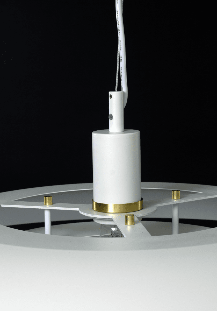 Epsilon Ø56 Blanco mate Lámpas de techo De Aneta Lighting - Su pantalla met&aacute;lica de tres piezas garantiza una distribuci&oacute;n de luz agradable y evita el deslumbramiento.