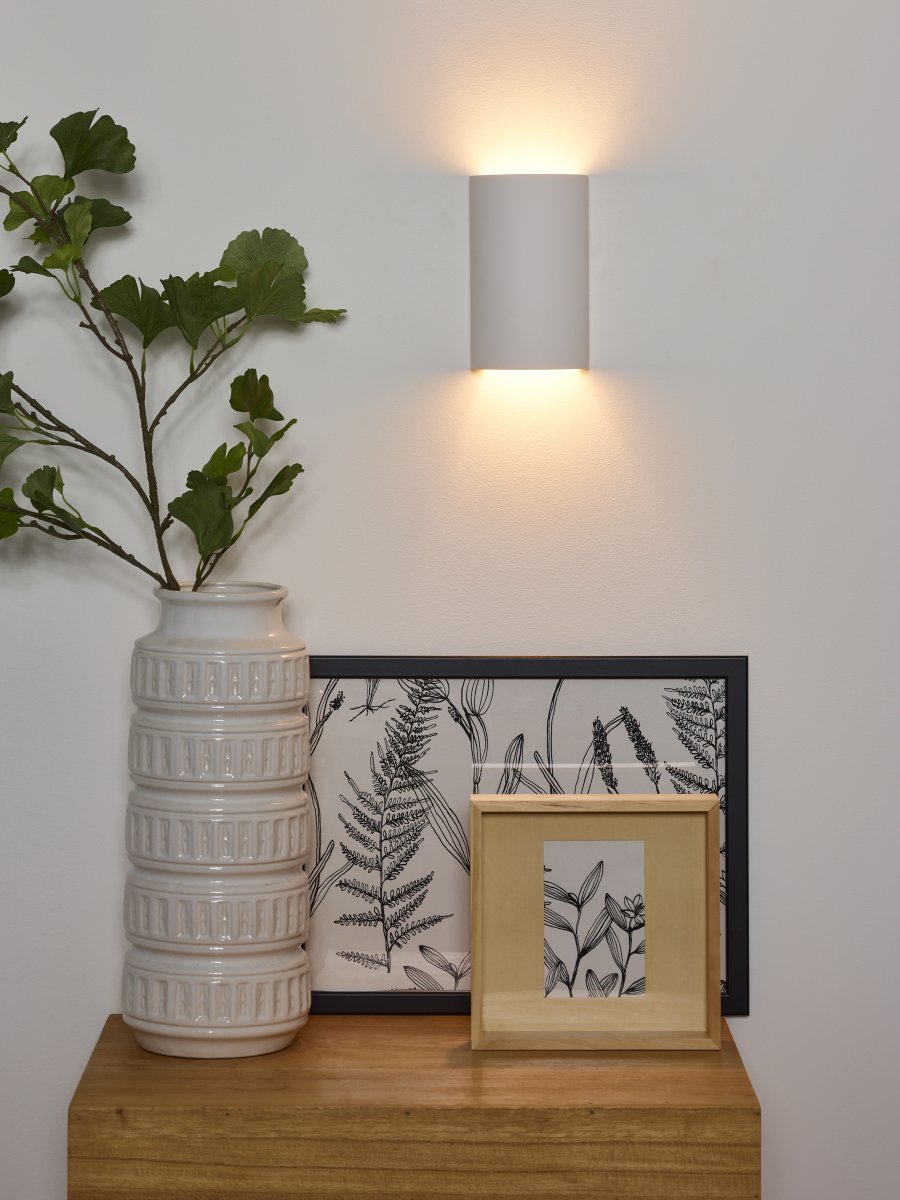 Gipsy 18cm Blanco lámpara de pared De Lucide - Un aplique de pared moderno que combina minimalismo con un ambiente c&aacute;lido.