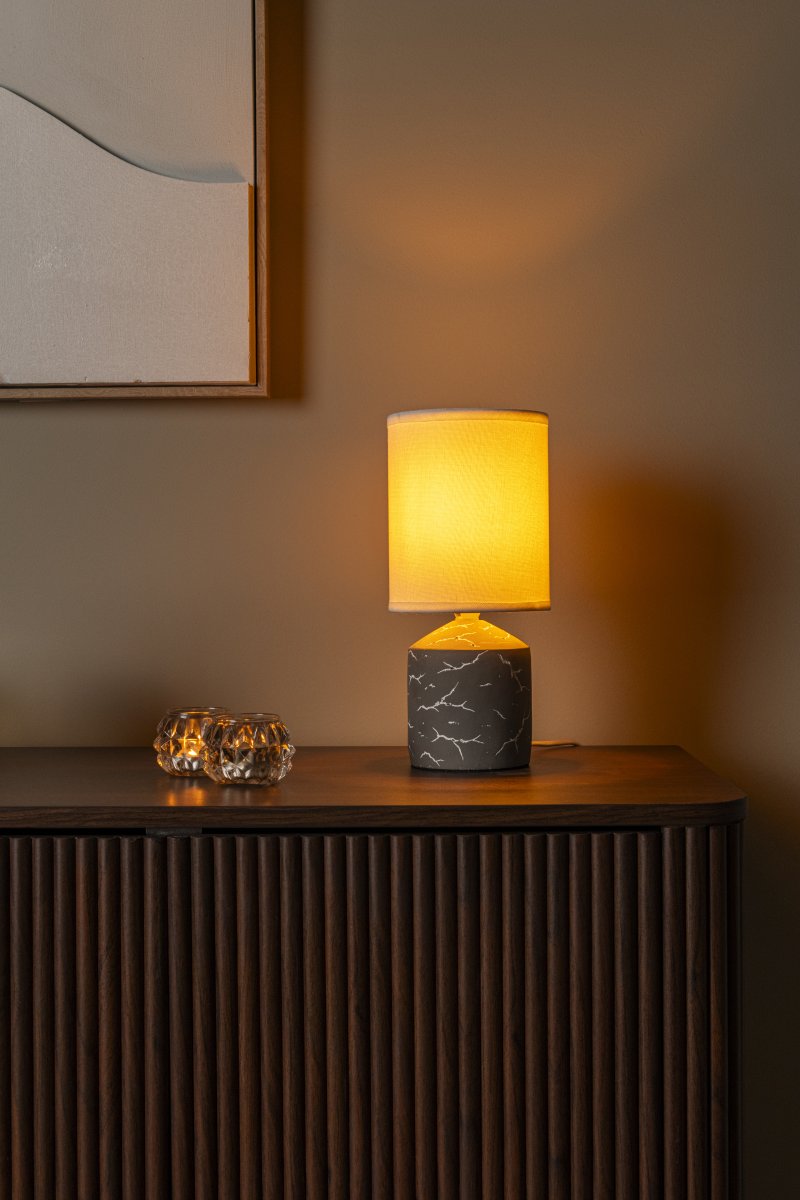 Fran 30cm Gris pardo lámpara de mesa De Lucide - La lámpara de mesa Fran destaca por su elegante diseño, con una base decorativa de cerámica beige oscuro.