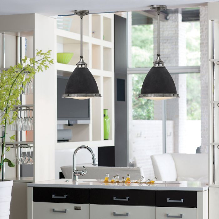 Amelia Ø32 Zinc antiguo Lámpas de techo De Elstead Lighting - Kupolen har en etsad prismatisk bottenlins, och denna helmetalliska versionen i antik-zink har en autentisk vintagelook.