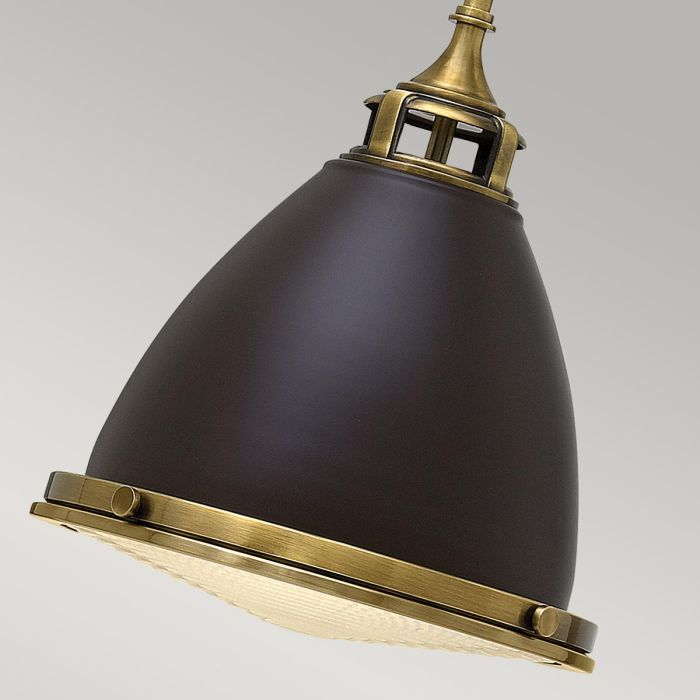 Amelia Ø32 Bronce/latón Lámpas de techo De Elstead Lighting - Kupolen har en etsad prismatisk bottenlins, och denna helmetalliska versionen i brons och m&auml;ssingdetaljer har en autentisk vintagelook.