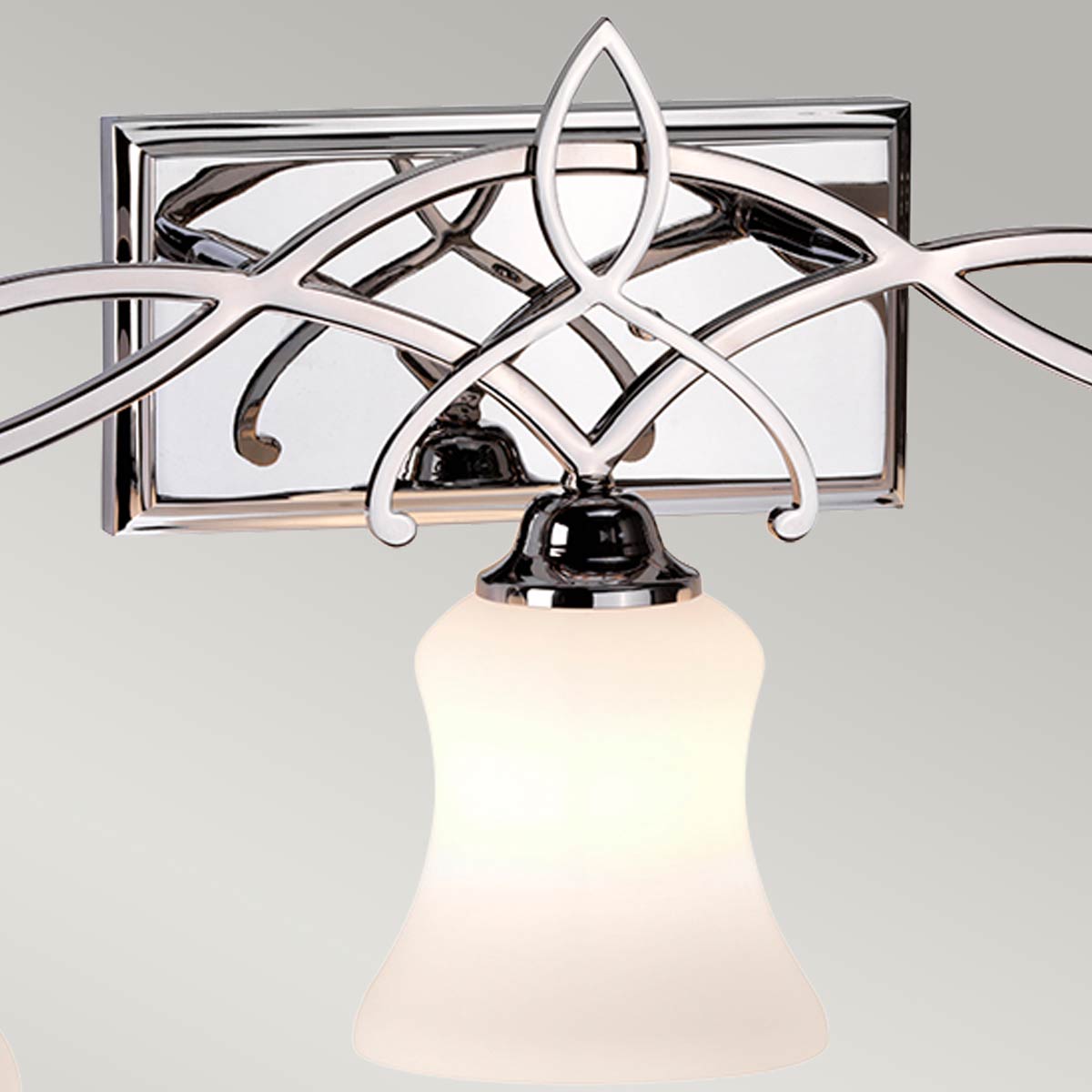 Brooke 60cm Cromo pulido lámpara de baño De Elstead Lighting - La l&aacute;mpara de pared Brooke presenta un dise&ntilde;o tradicional moderno con un detalle minimalista de volutas forjadas en cromo pulido que complementa elegantemente el vidrio opalino grabado.