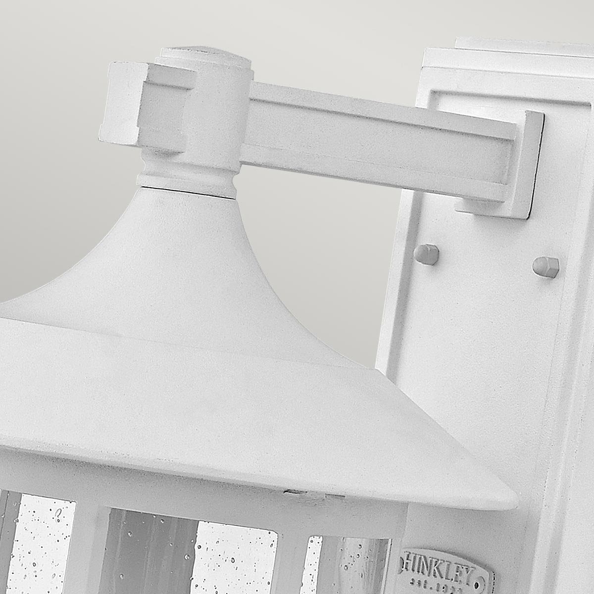 Freeport 40cm Blanco lámpara de exterior De Elstead Lighting - Freeport es una lámpara de pared para exterior encantadora y clásica que combina un diseño tradicional con una durabilidad moderna.